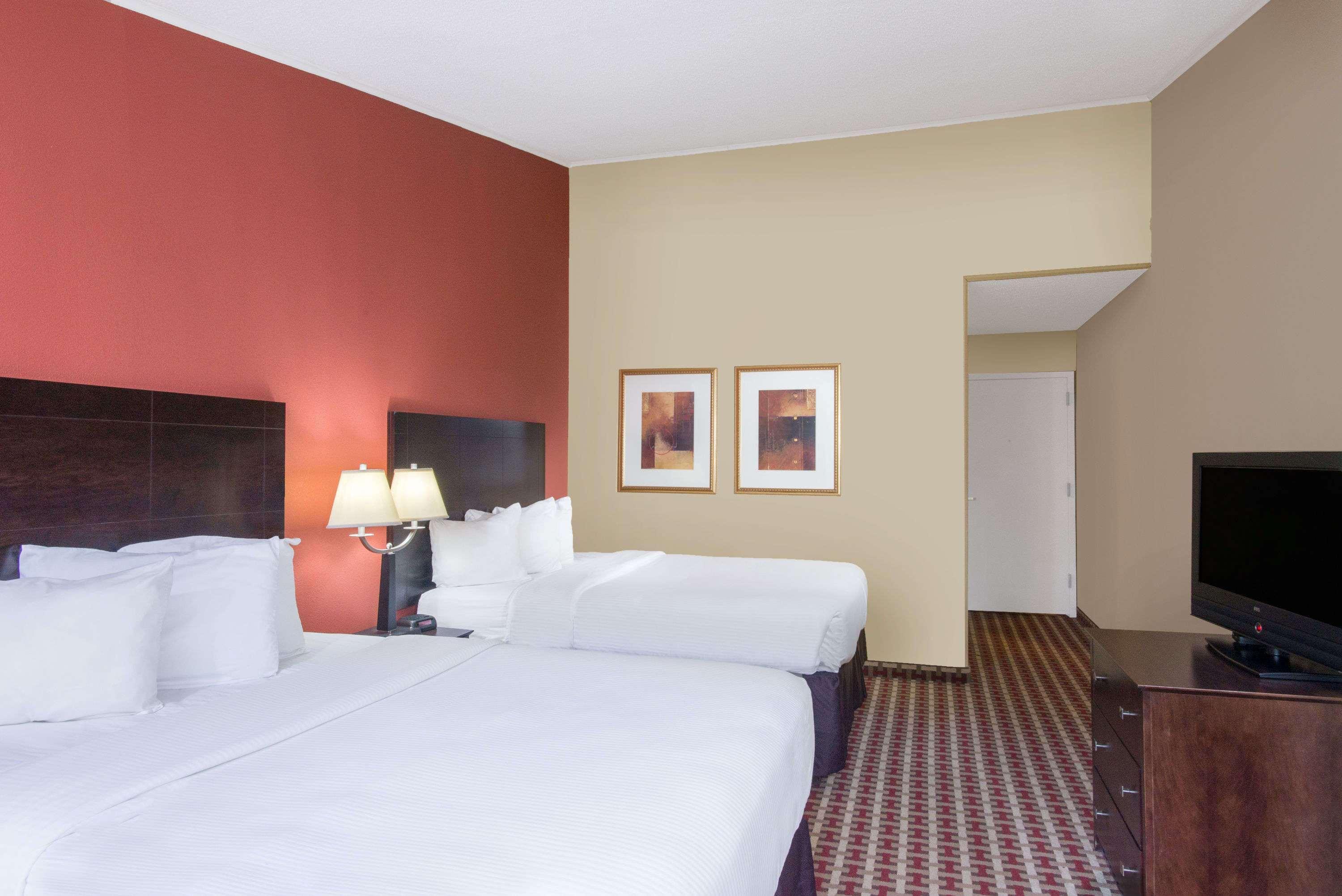 Ramada By Wyndham Allentown Bethlehem Zewnętrze zdjęcie